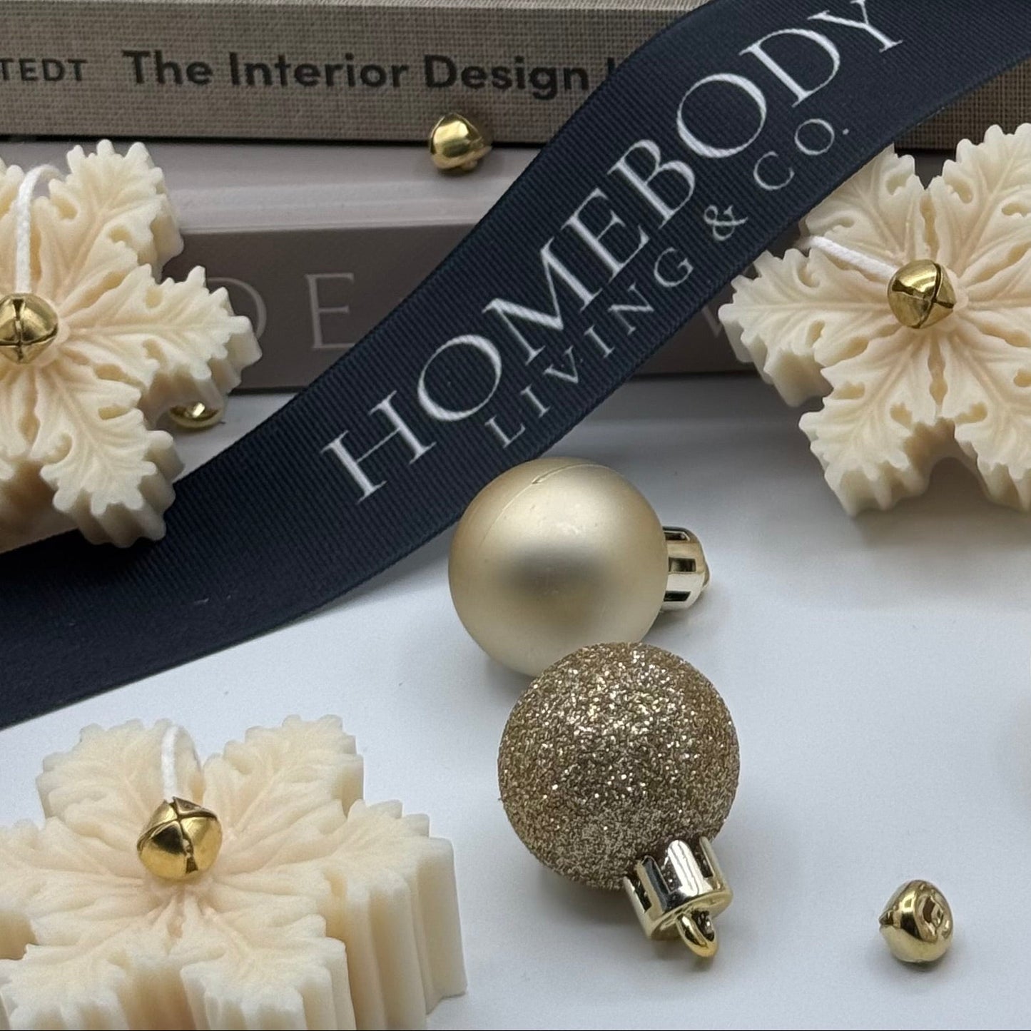 Mini Snowflake Candle Accents – Seasonal Décor Set