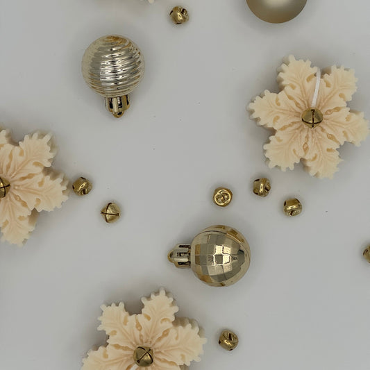 Mini Snowflake Candle Accents – Seasonal Décor Set