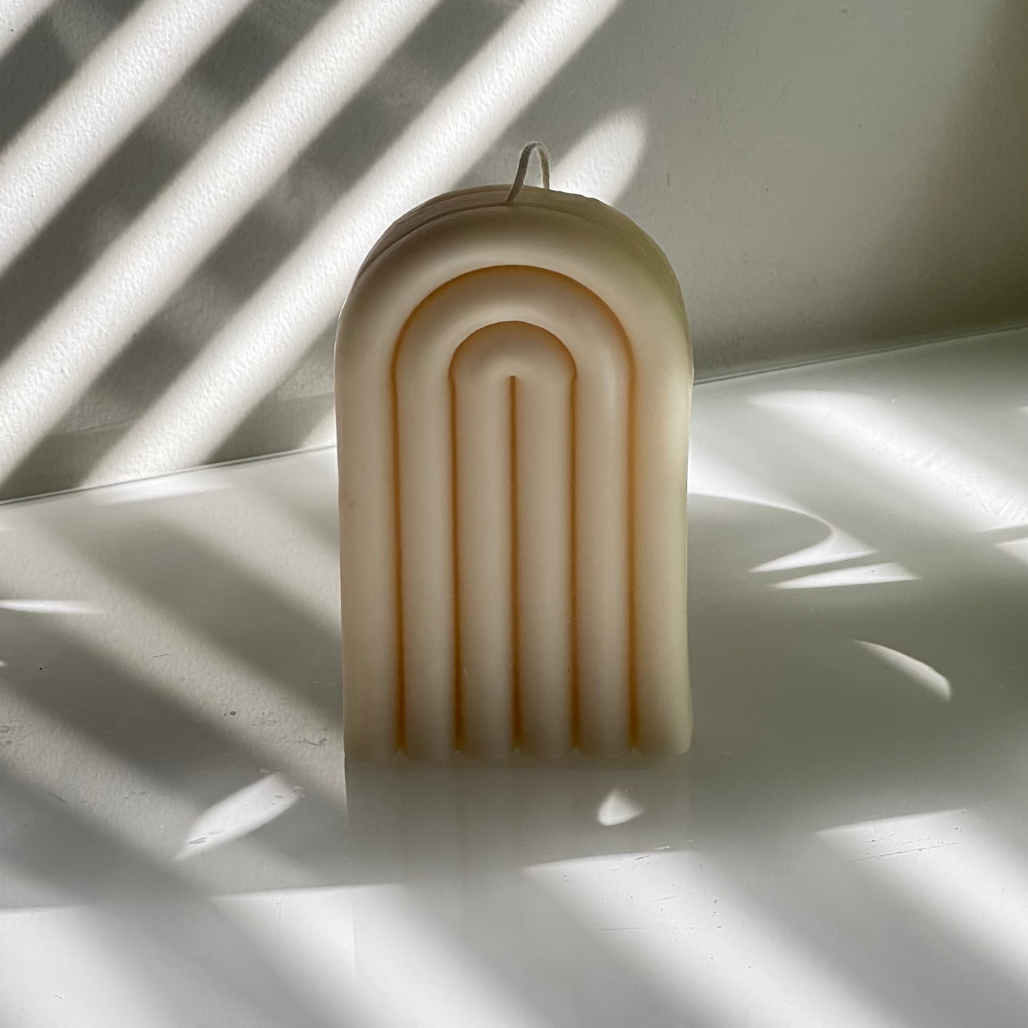 Minimalist Rainbow Arch Candle – Modern Sculptural Décor