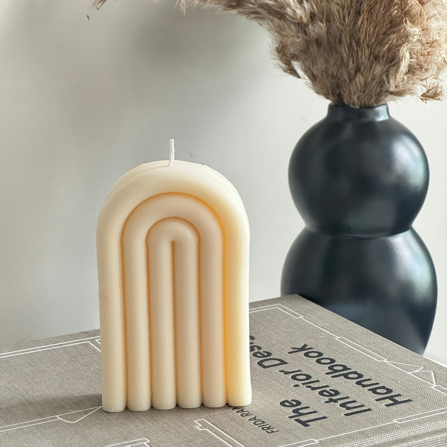 Minimalist Rainbow Arch Candle – Modern Sculptural Décor